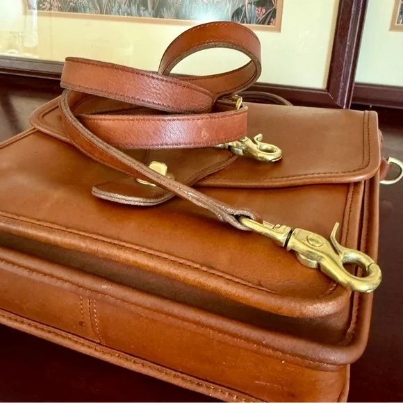 Vintage Coach Station Bag #5130 - Picture 9 of 12